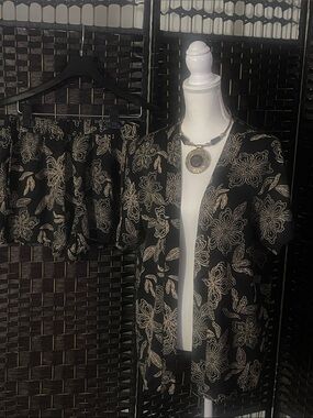 SHEIN Black Short Sleeve Floral Kimono and Shorts Set